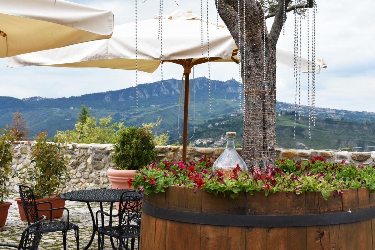 Castello Di Albereto Hotell Trarivi Eksteriør bilde